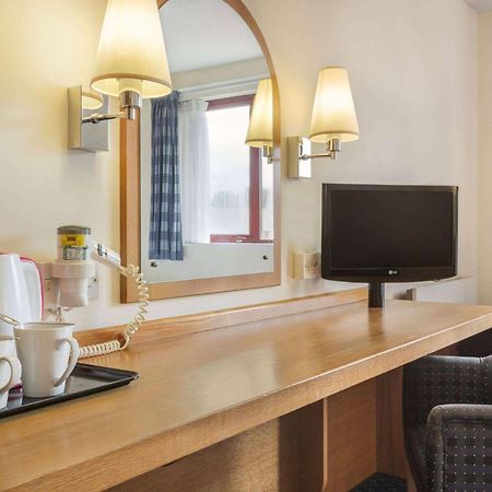 Days Inn Magor Dış mekan fotoğraf
