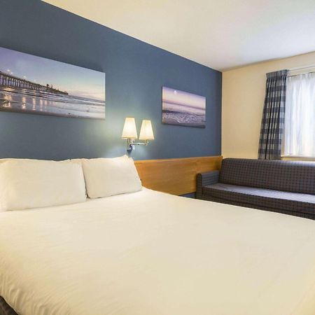 Days Inn Magor Dış mekan fotoğraf
