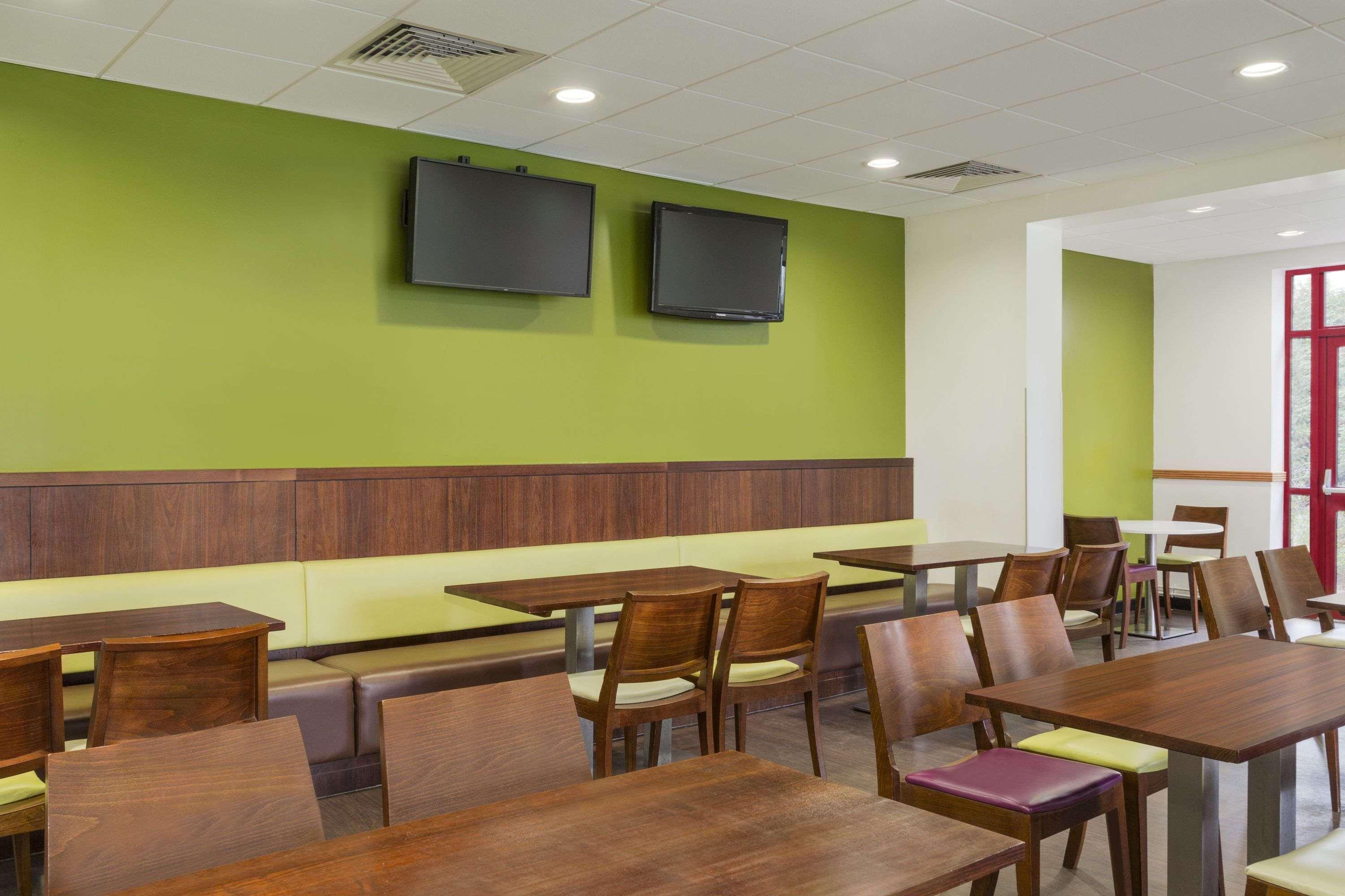 Days Inn Magor Dış mekan fotoğraf