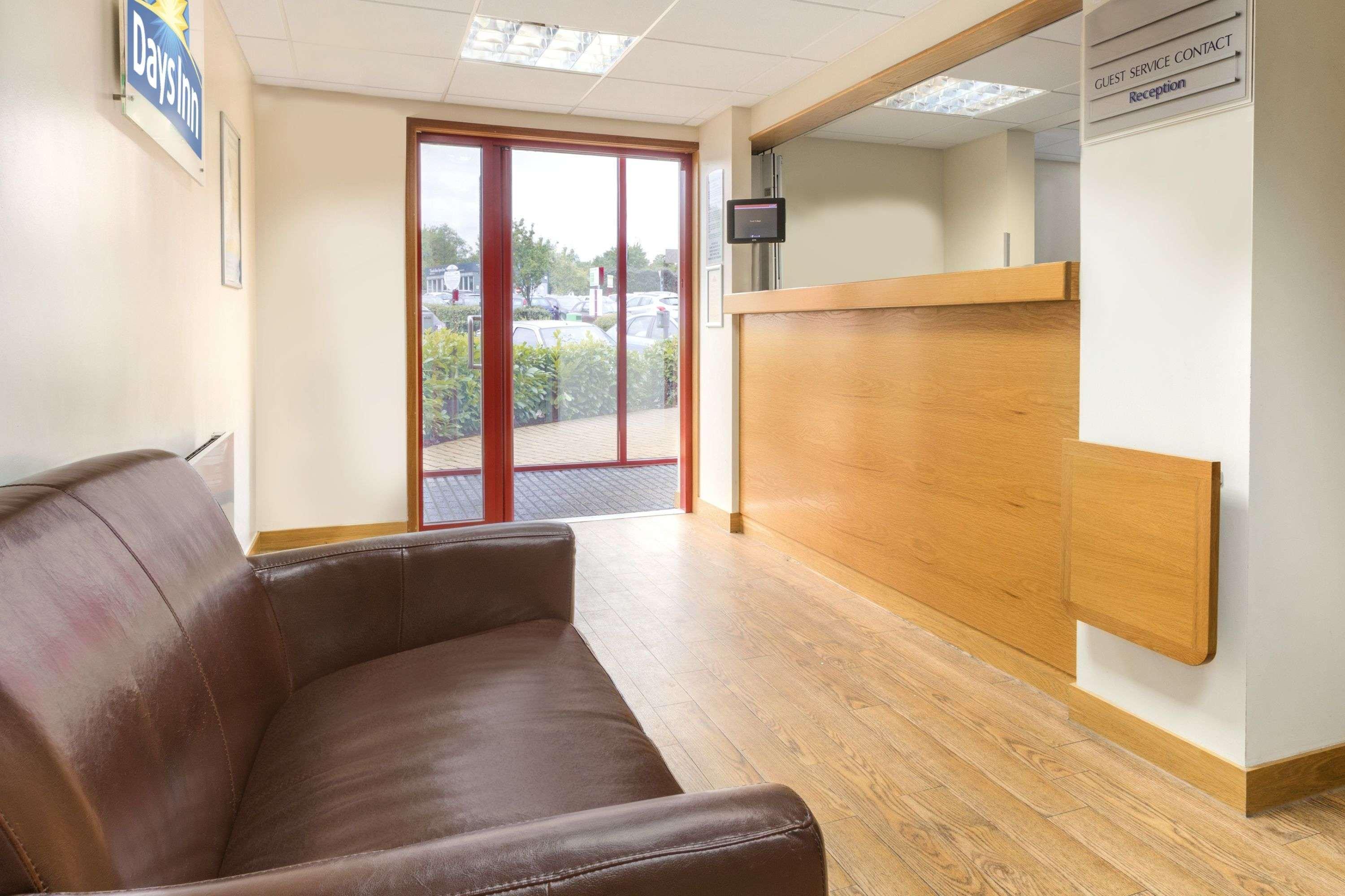Days Inn Magor Dış mekan fotoğraf