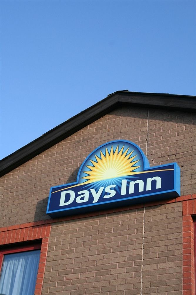 Days Inn Magor Dış mekan fotoğraf