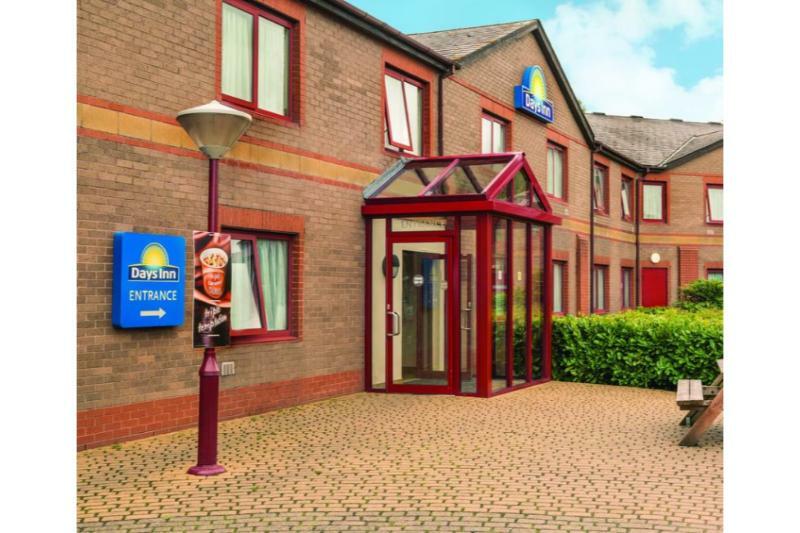 Days Inn Magor Dış mekan fotoğraf
